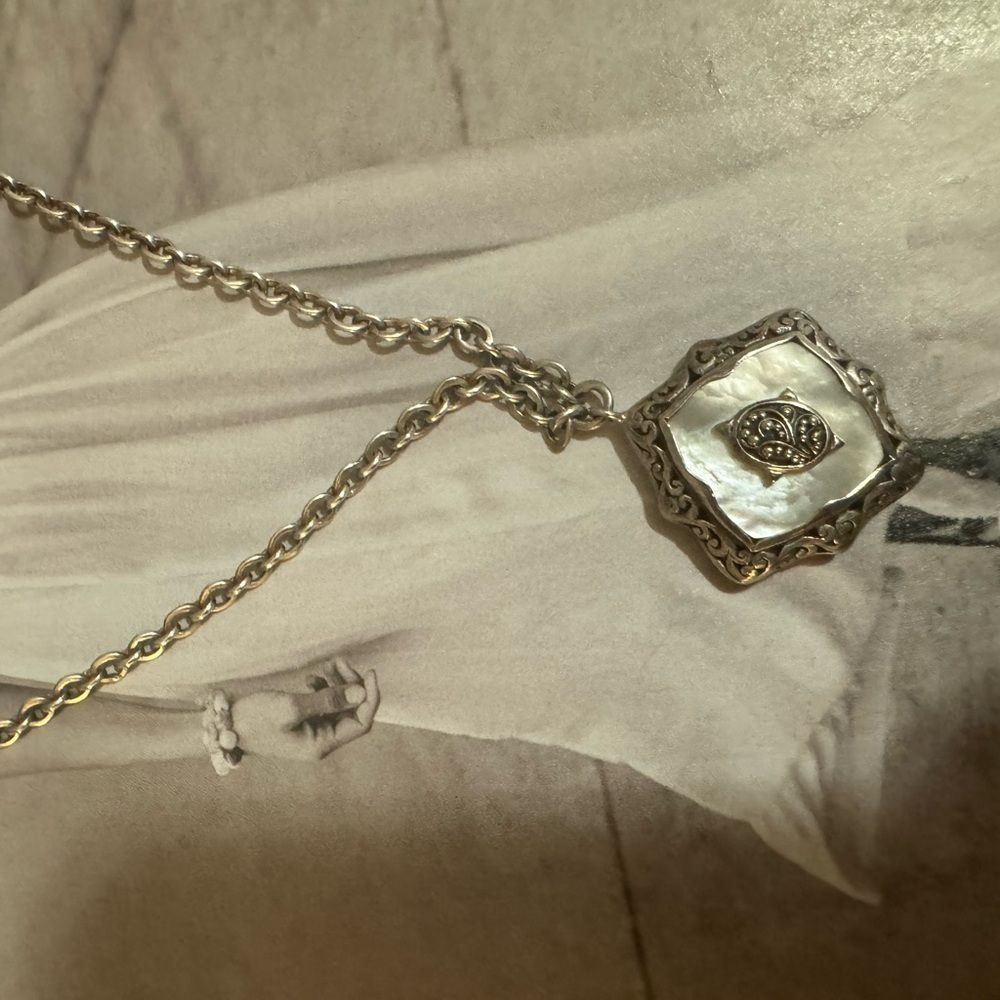 Lois Hills mother of pearl statement necklace with granulated accents - Picture 4 of 10